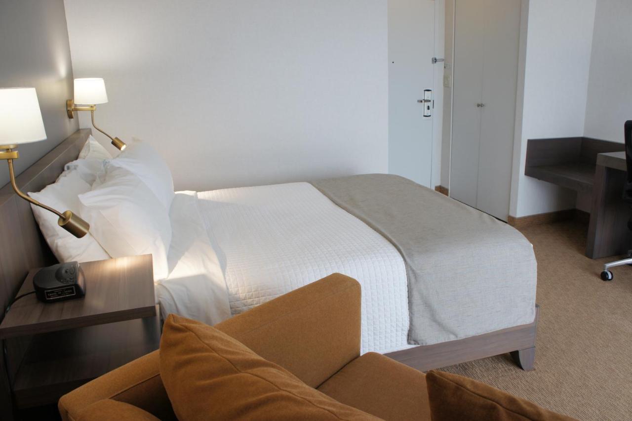 Hotel Castel Granby Bagian luar foto